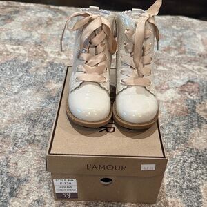 L'Amour Cream Lace Up Boots, size 10 RUNS LIKE AN 11! GUC